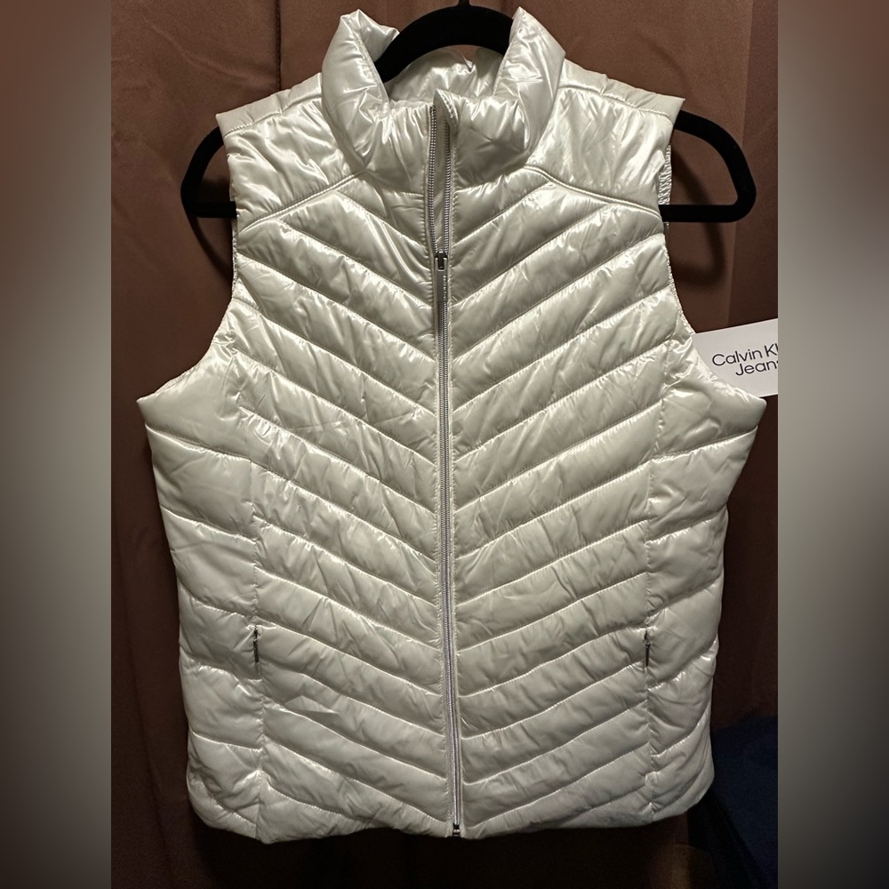 Calvin Klein women’s white puffer vest size medium